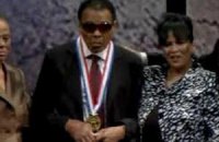 Боксер Мохаммед Али награжден медалью Свободы