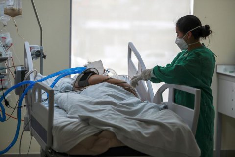 В Украине суточный рекорд заболеваемости и смертности от ковида с начала пандемии