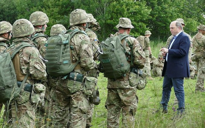 Великобританія надішле Україні новий пакет озброєння: безпілотники, боєприпаси та протитанкові комплекси