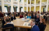 В Киеве прошла встреча депутатов, бизнесменов и журналистов - выпускников американской программы IVLP