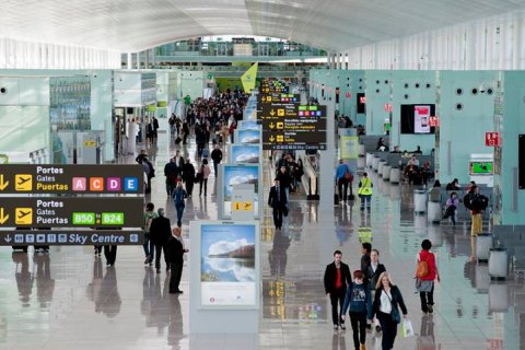 Сотрудники аэропорта Барселоны начали забастовку