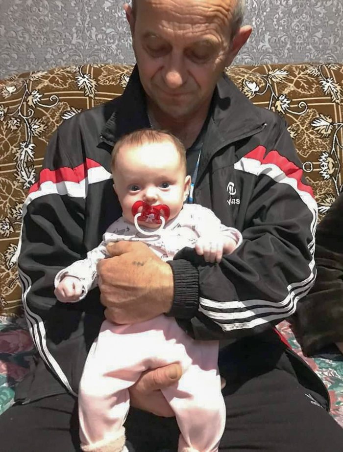 Віктор Далібожко з онукою.