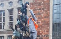 Активісти облили фарбою скульптуру Бременських музикантів у Німеччині