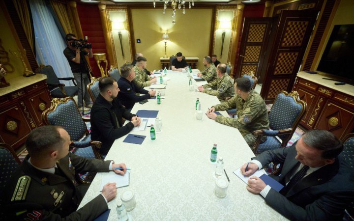 У Саудівській Аравії Зеленський зустрівся із українськими військовими експертами