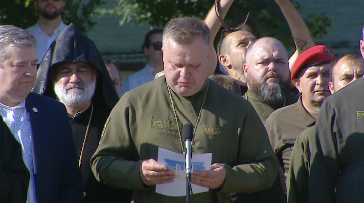 Капелан виголосив молитву