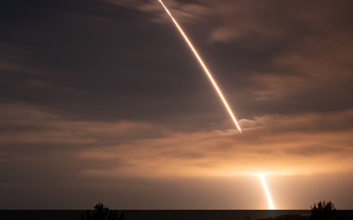 США провели випробування міжконтинентальної ракети Minuteman III без ядерної бойової частини