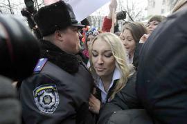 Активистки FEMEN опять в отделении милиции