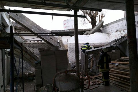 В Киеве на людей рухнули бетонные плиты, погибла женщина