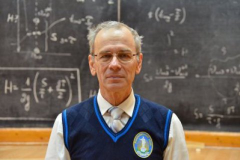 Вчитель фізики з Одеси отримав срібну нагороду YouTube