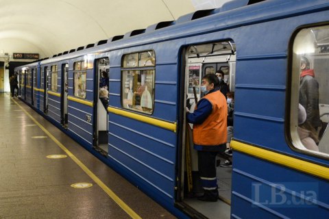 Надійшло повідомлення про "замінування" трьох станцій метро у Києві, вибухівки не виявлено (оновлено)
