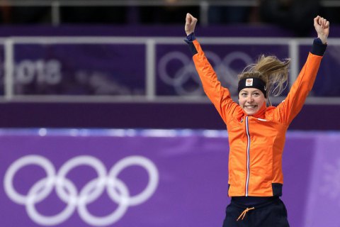 Голландская конькобежка Виссер - чемпионка зимних Олимпийских игр на дистанции 5 000 м