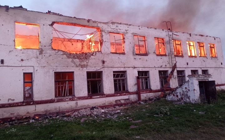 Через обстріли окупантів пошкоджена уся інфраструктура села на Сумщині, є поранені