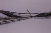Силовики разобрали обломки взорванного моста на трассе возле Новобахмутовки