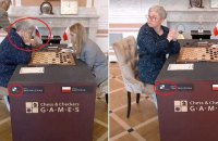 Скандал в матче за мировую шашечную корону: российский флаг сняли со стола российской чемпионки во время партии