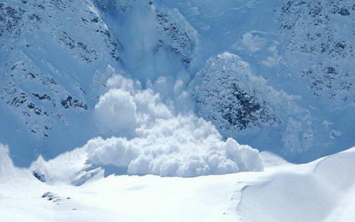 Рятувальники попередили про небезпеку лавин у двох областях