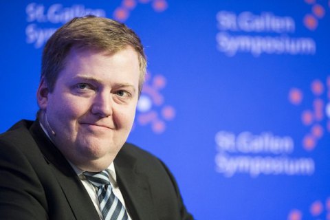 Исландский премьер ушел с интервью после вопроса об офшорах 