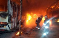 В Хмельницкой области на автостоянке сожгли 4 автобуса