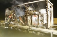 На Одесской трассе ночью сгорел грузовик-рефрижератор