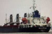 Российское судно сняли с ареста по делу о добыче песка в Крыму