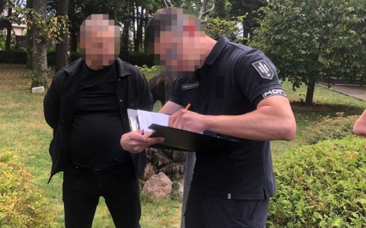 Керівника надлісництва підозрюють у вимаганні “данини” з підрядників на 3 млн грн