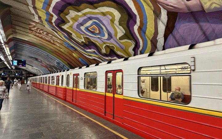 КМДА: у Києві відновили рух потягів зеленою лінією метро 