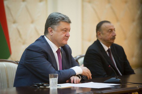 Порошенко и Алиев не стали использовать русский язык на пресс-конференции