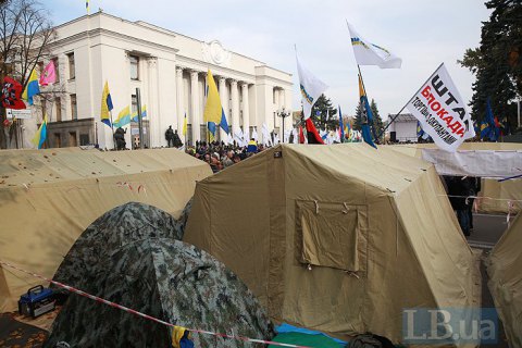 В палаточном городке у Рады остались только люди Семенченко, - журналист