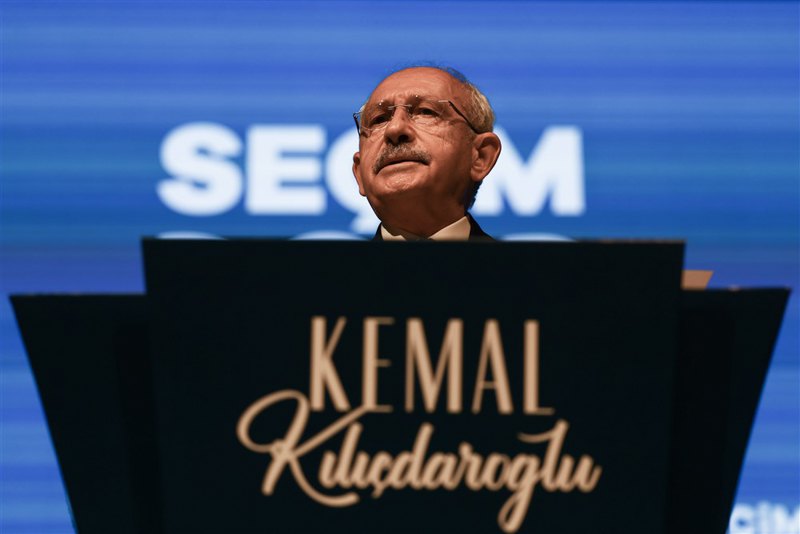 Кемаль Киличдароглу виступає перед представниками ЗМІ у штаб-квартирі партії в Анкарі, 14 травня 2023 р.