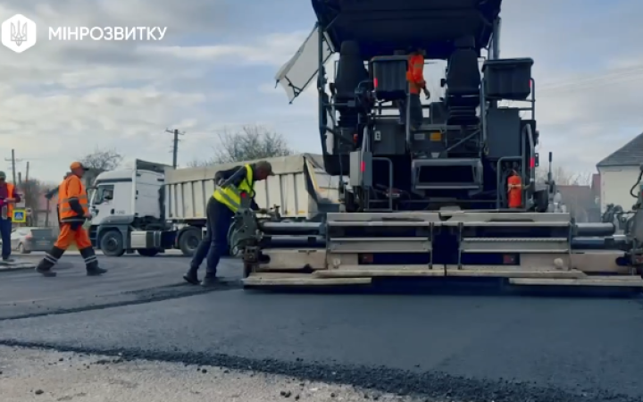 В Україні від початку року вже відремонтовано понад 4,4 млн кв м дорожнього покриття
