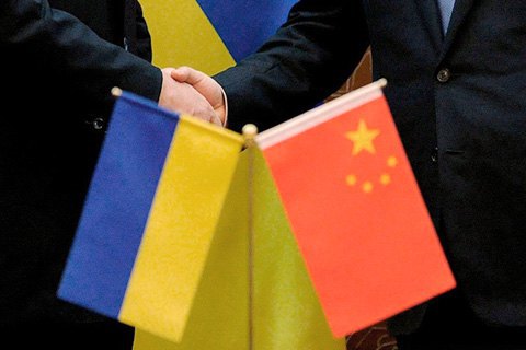 Китай передал Украине 50 автомобилей скорой помощи