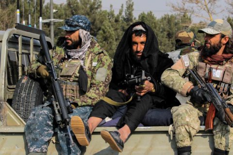 "Талибан" запретил водителям возить женщин на длинные дистанции без мужчин-опекунов