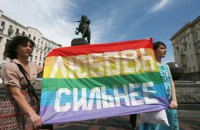 Російський сенатор побачив пропаганду одностатевих шлюбів у смайликах Facebook