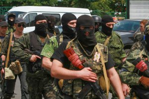 В Донецке вооруженные люди отобрали у транспортного предприятия 7 автомобилей
