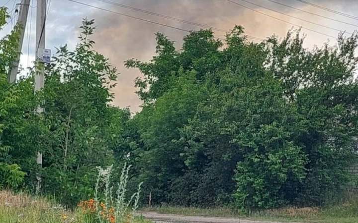 Росіяни вдарили по Богодухівській громаді Харківщини, виникли масштабні пожежі