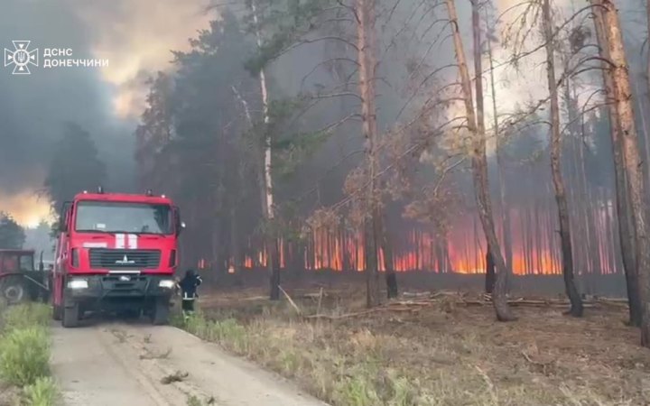 Рятувальники гасять 18 пожеж у семи областях України, — ДСНС