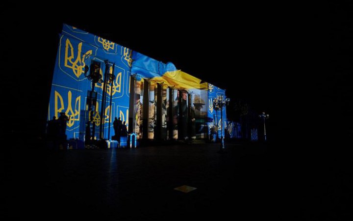Будівлю Верховної Ради підсвітили жовто-блакитними кольорами