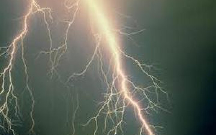 На вихідні в Україні синоптики прогнозують строкату погоду