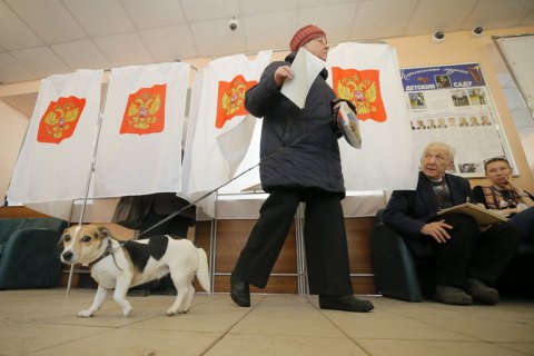 Спостерігачі фіксують порушення на виборах у всій Росії