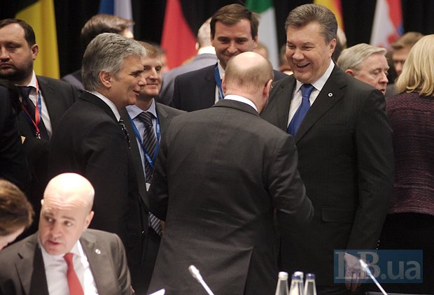 Янукович в Вильнюсе улыбался всем дипломатам, но Соглашение об ассоциации так и не подписал