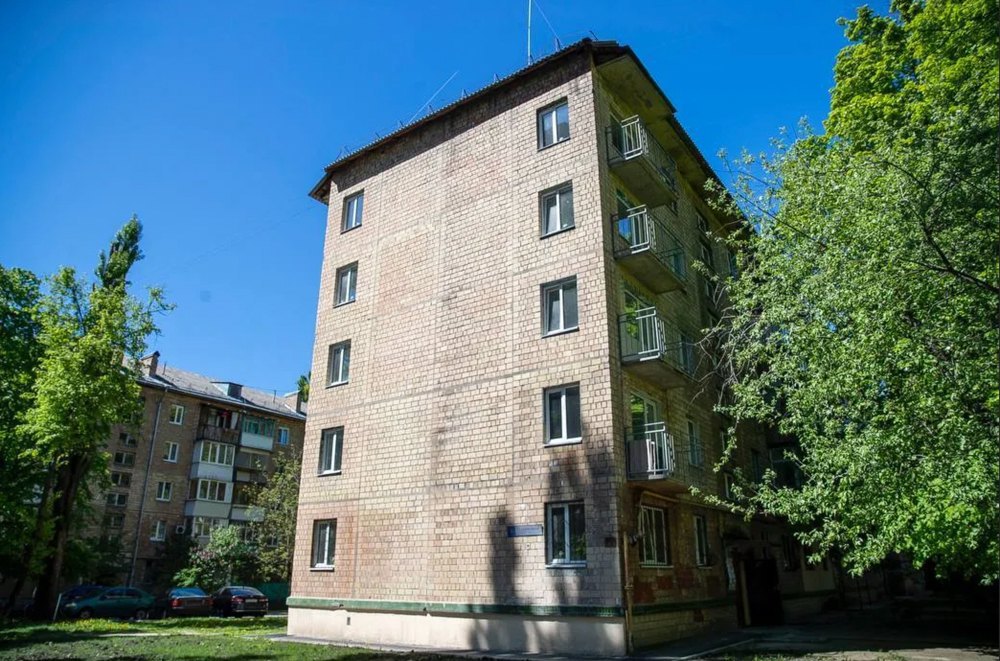 Відновлений будинок після атаки РФ на Івана Дзюби, 6