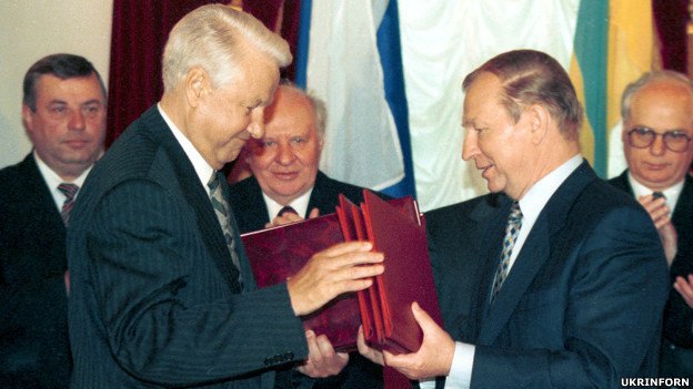 Президент Украины и России Леонид Кучма и Борис Ельцин