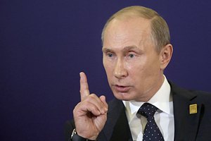 Путин: РФ не будет "махать шашкой" и вводить войска в Украину