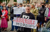 ​В Киеве прошел марш в поддержку узников ОРДЛО