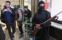 В Донецке сепаратисты захватили налоговую и таможенную службы