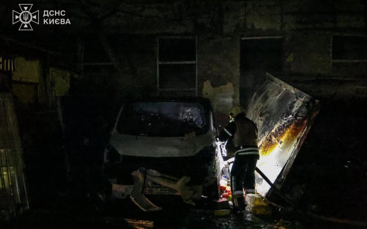 Унаслідок дронової атаки РФ у Києві виникли пожежі