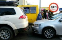 Автомобиль посольства России попал в ДТП в Киеве