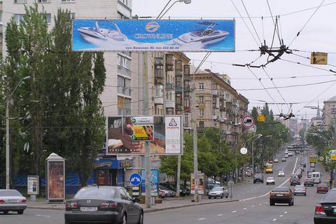 Рада заборонила рекламу на електроопорах