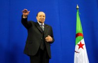 Президент Алжира сложил полномочия после 20 лет правления