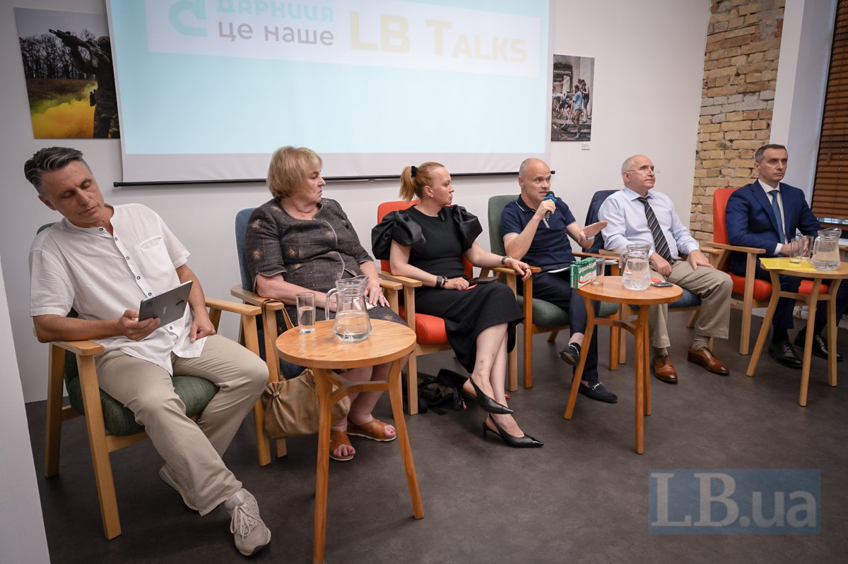 Віктор Досенко, Елла Лібанова, Катерина Загорій, Михайло Радуцький, Борис Тодуров і Віктор Ляшко (праворуч)