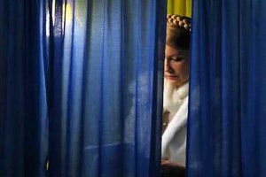 Тимошенко голосуватиме на виборчій дільниці в лікарні